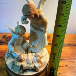 CAJA DE MUSICA DE BISCUIT DISEÑO ANGELITOS