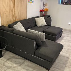 GREY SECTIONAL!!!! PICK UP ONLY