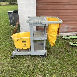 Rubbermaid Janitor Cart