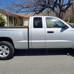 Dodge Dakota 4 wheel drive..