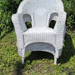 Whire Wicker Chairs