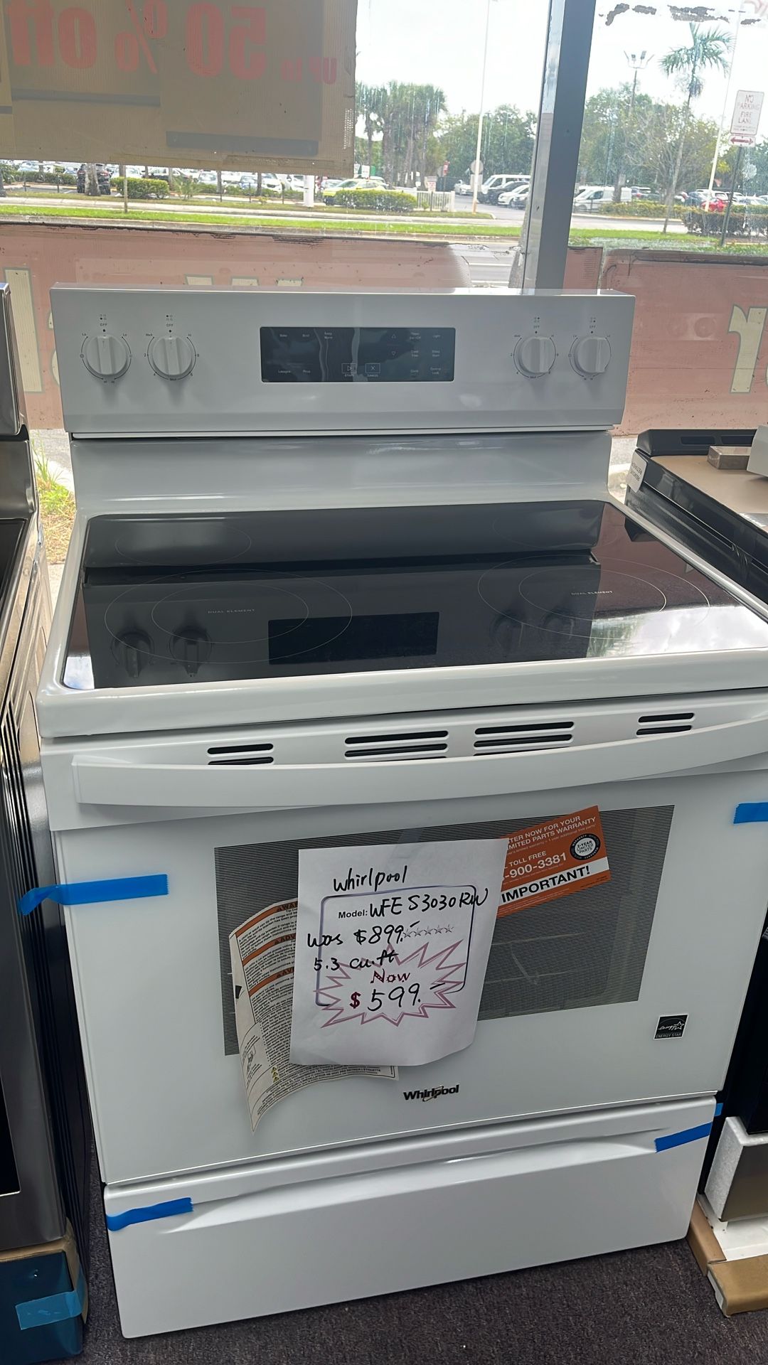 White Stove New Open Box. Delivery Available