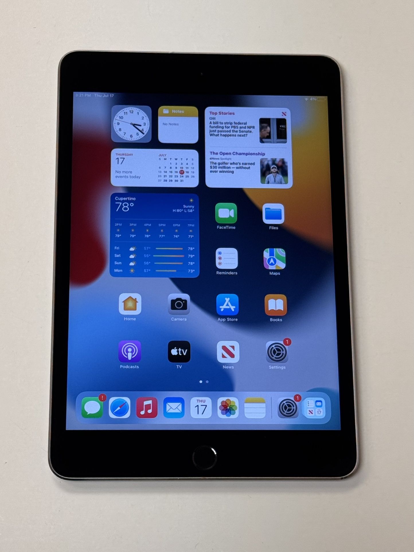 Apple iPad Mini 4 4th Generation 128GB 7.9” Wi-Fi Tablet Space Gray