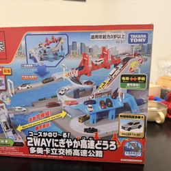 Takara Tomy Tomica 2-Way Highway Interchange Playset