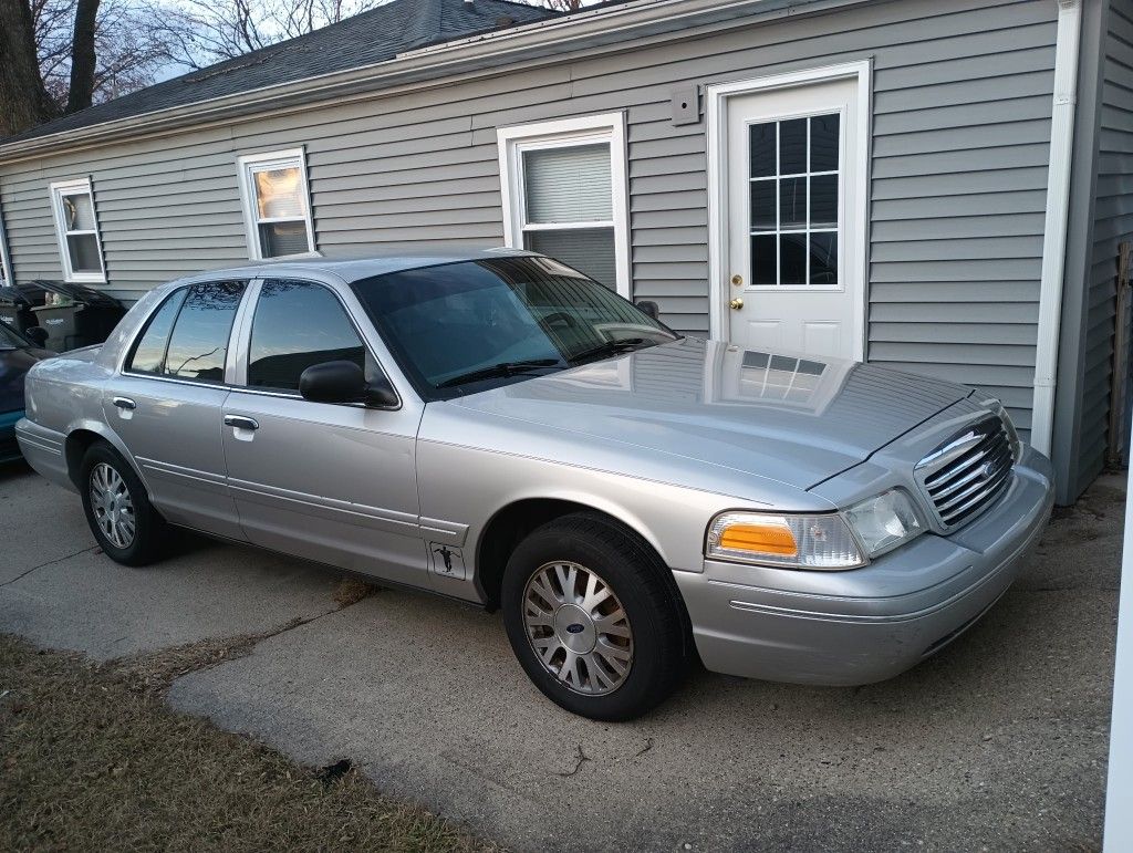 2004 Ford Crown Victoria