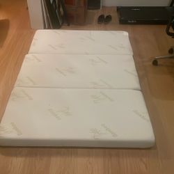 Full Size Trifold Memory Foam Mattress with Bamboo Cover