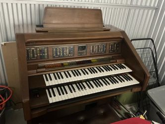 Lowery electric organ