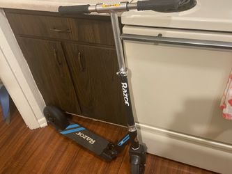 RAZOR AIR SCOOTER