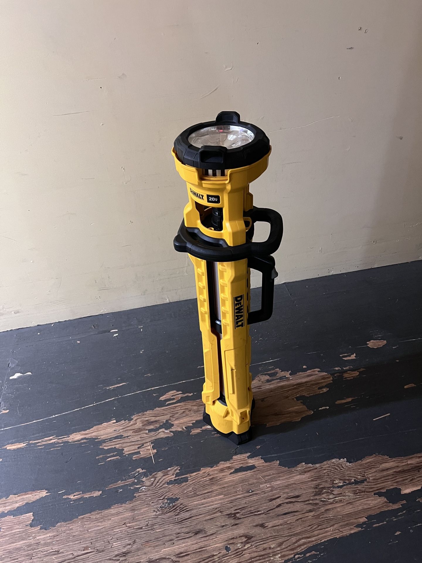 3000 Lumen Dewalt 20 Volt Tripod Light Dewalt Light 20v DEWALT 20V