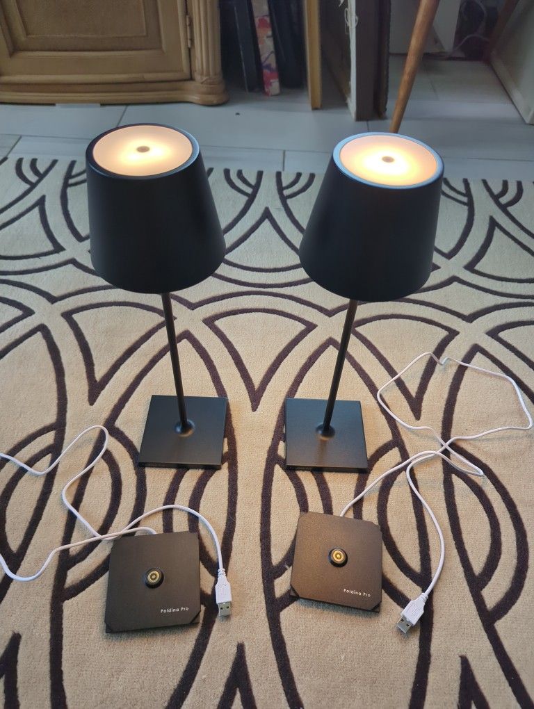 Rechargeable and wireless table lamp with touch control - Poldina Pro