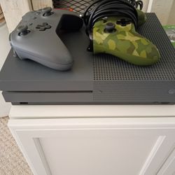 Xbox 1 S With Controllers, games, Headset 