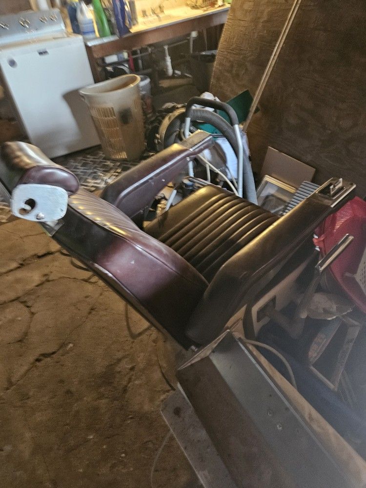 Old school 1950s barber chair