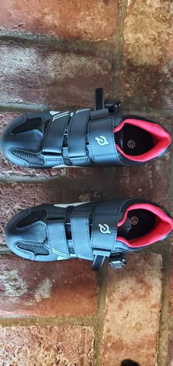 Women's Peleton cycling shoes-size 37/6 US - excellent condition & new workout mat.