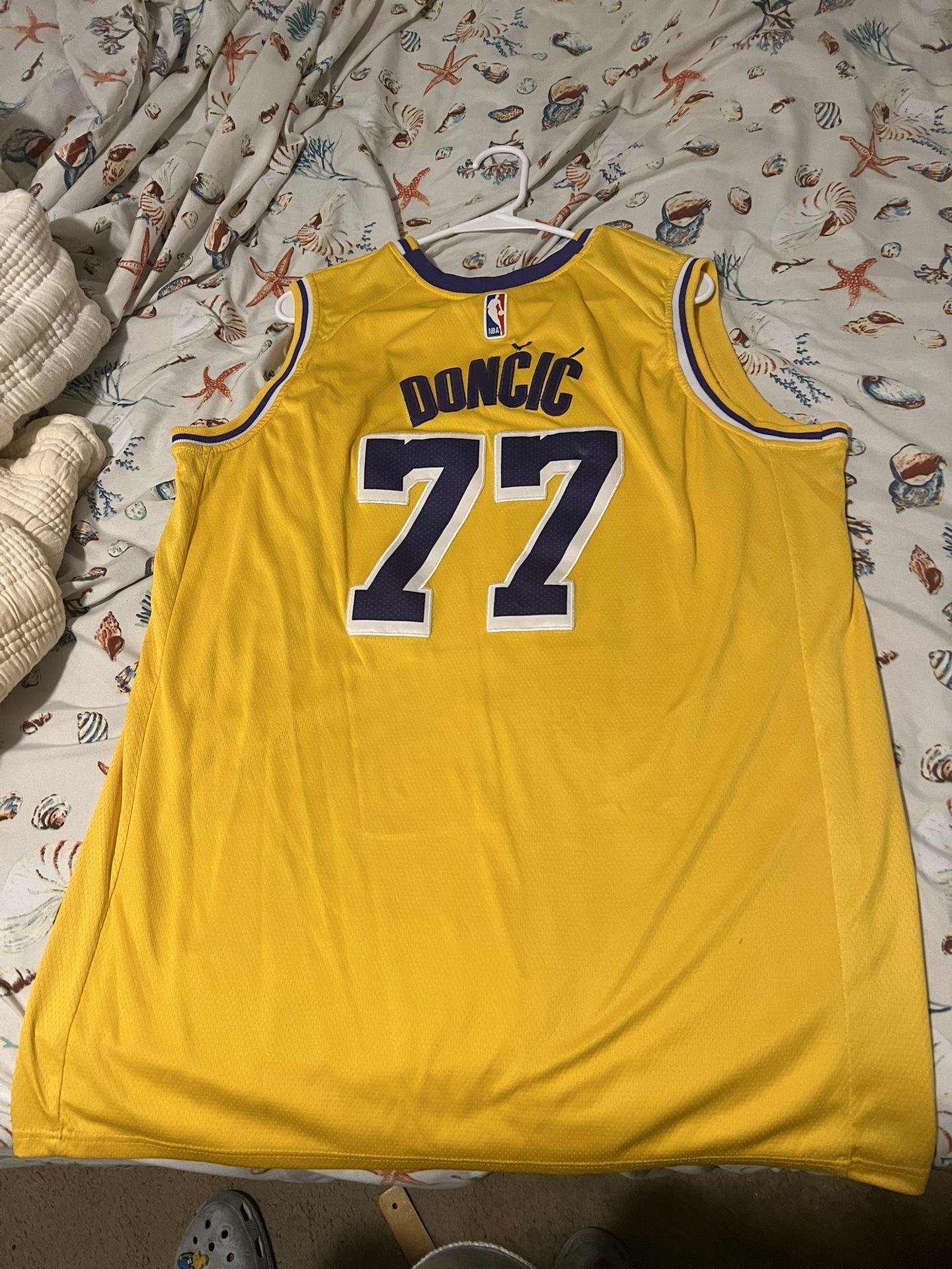 LUKA DONCIC LAKERS JERSEY XL