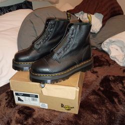 SINCLAIR DR. MARTENS