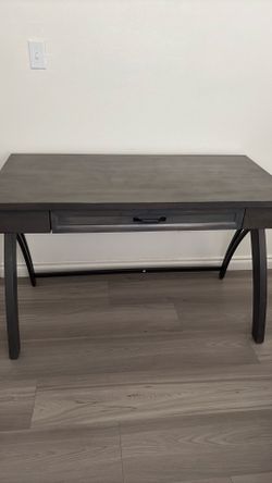 Table (4 Feet wide, 2 Feet Long)