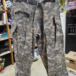 Men’s Propper Camo Military Fatigue Cargo Pants, Size Large/long. Sturdy, tactical camouflage