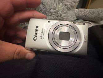Canon PowerShot ELPH 135 Digital Camera