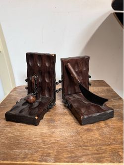 Medieval Gothic Wooden Bookends – Decorative Set