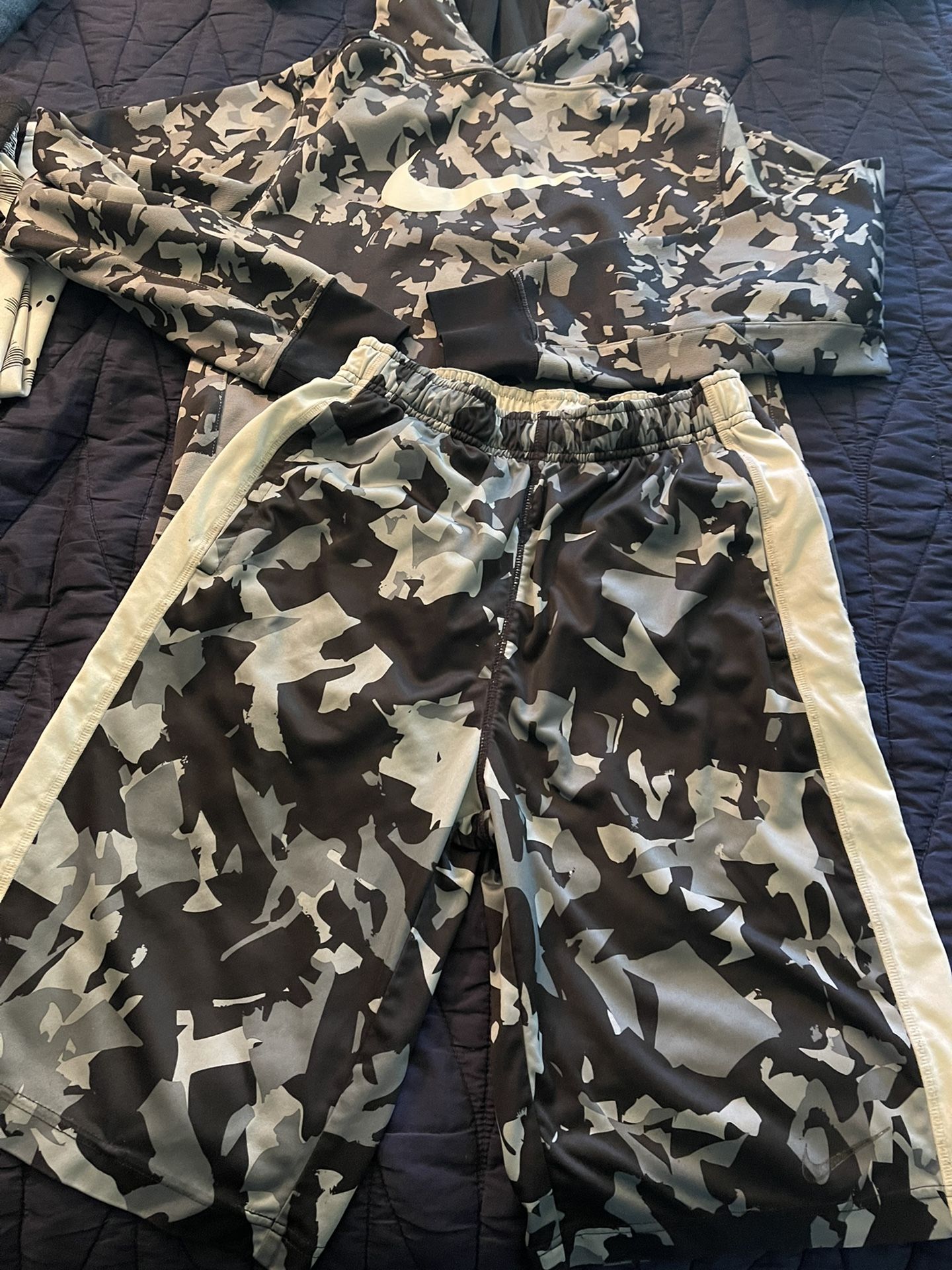 Nike Boys XL Outfit 