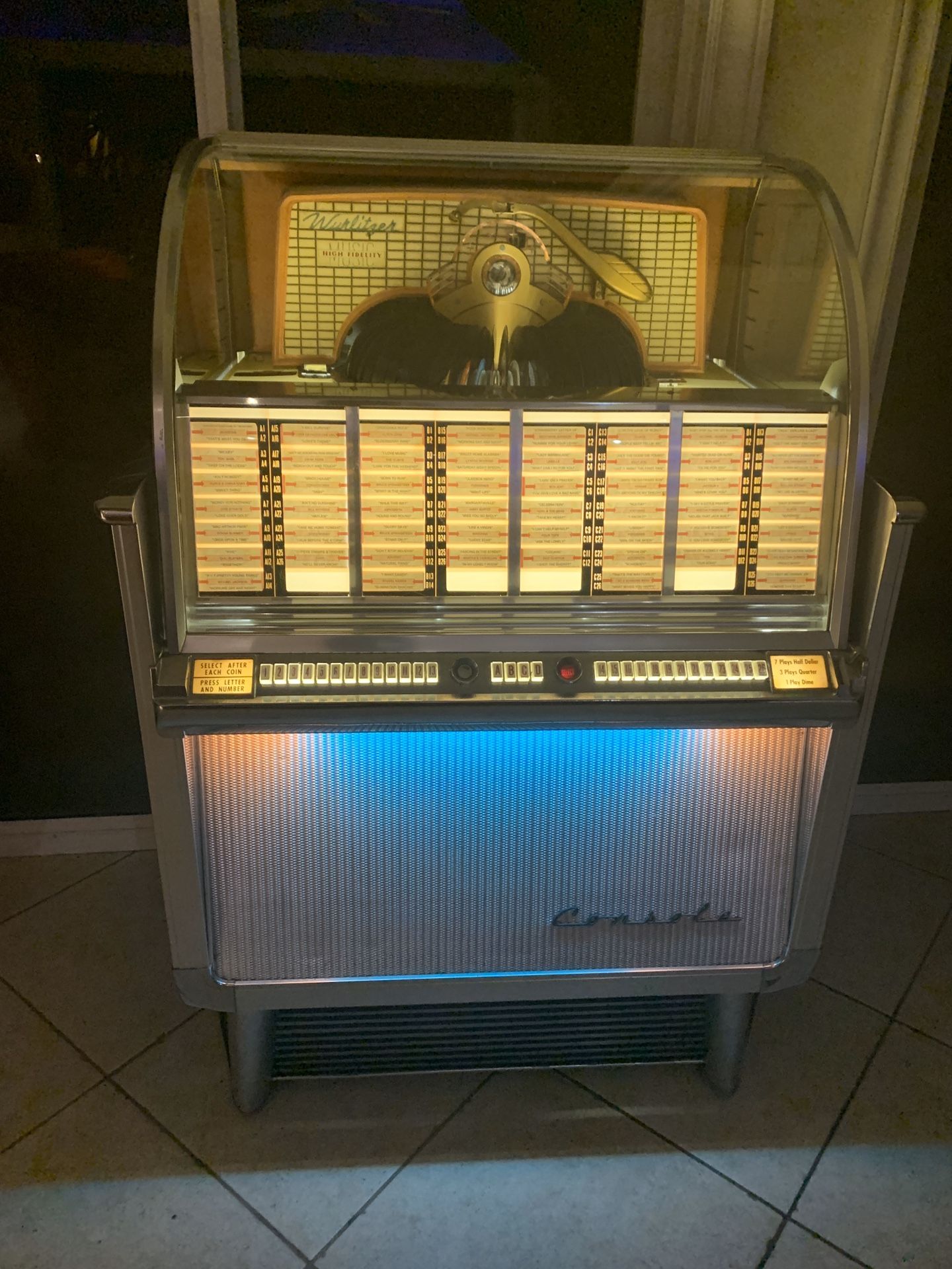 Wurlitzer Jukebox 1958 Model 2204-45rpm , 104 songs