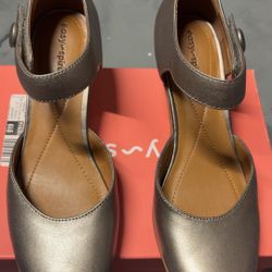 Womens Low Heels size 7.5