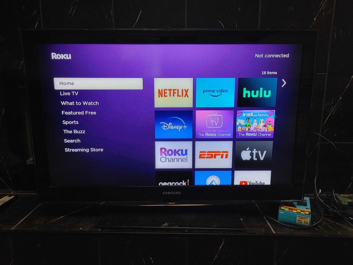 Samsung 40" 1080p "Smart" HDTV W/ Remote & Roku Express (MSRP: $399)