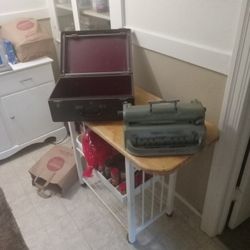  Very Nice  Perking  Brailler    Court  Recording  Machine  And Case. 85.00