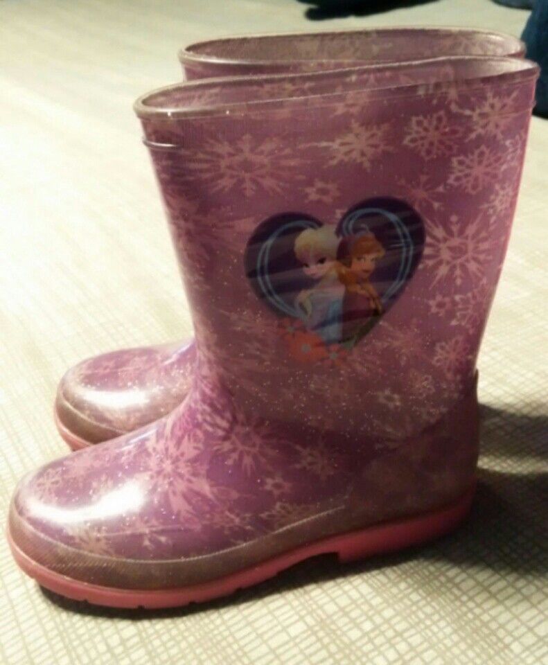 Girl's Rain Boots Size 2 (Location: Madera)