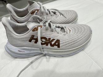 Hoka Shoes 7.5 