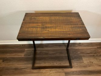 CLEAN WORLD MARKET Wood And Black Metal Table