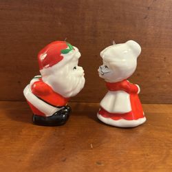 Vintage Pair of Kissing Santa & Mrs. Claus about 2.75” tall  