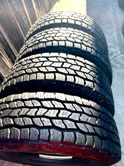 Like New 245/75/16 (30.5x10r16) Cooper Discover AT3W 10 Ply Load E 99% Tread