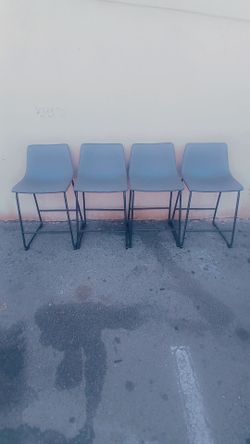 4 bar stools