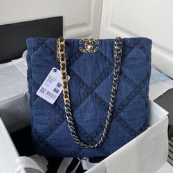Chanel 19 Leisure Bag