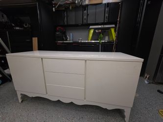 FREE Dresser/Bookcase