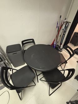 Round Table With Chairs