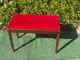 Vibrant Mahogany Piano Bench With With Turned Legs  Music /Storage Area Under Seat