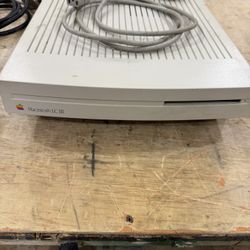 Apple Machintosh LC II Computer