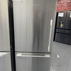 Fisher & Paykel - ActiveSmart 17.1 Cu. Ft. Bottom-Freezer