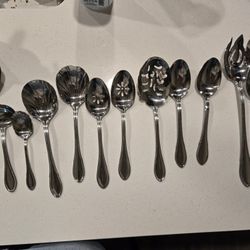 92 Piece Stainless Steel Flatware Set