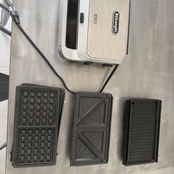 Delonghi compact grill, sandwich & waffle