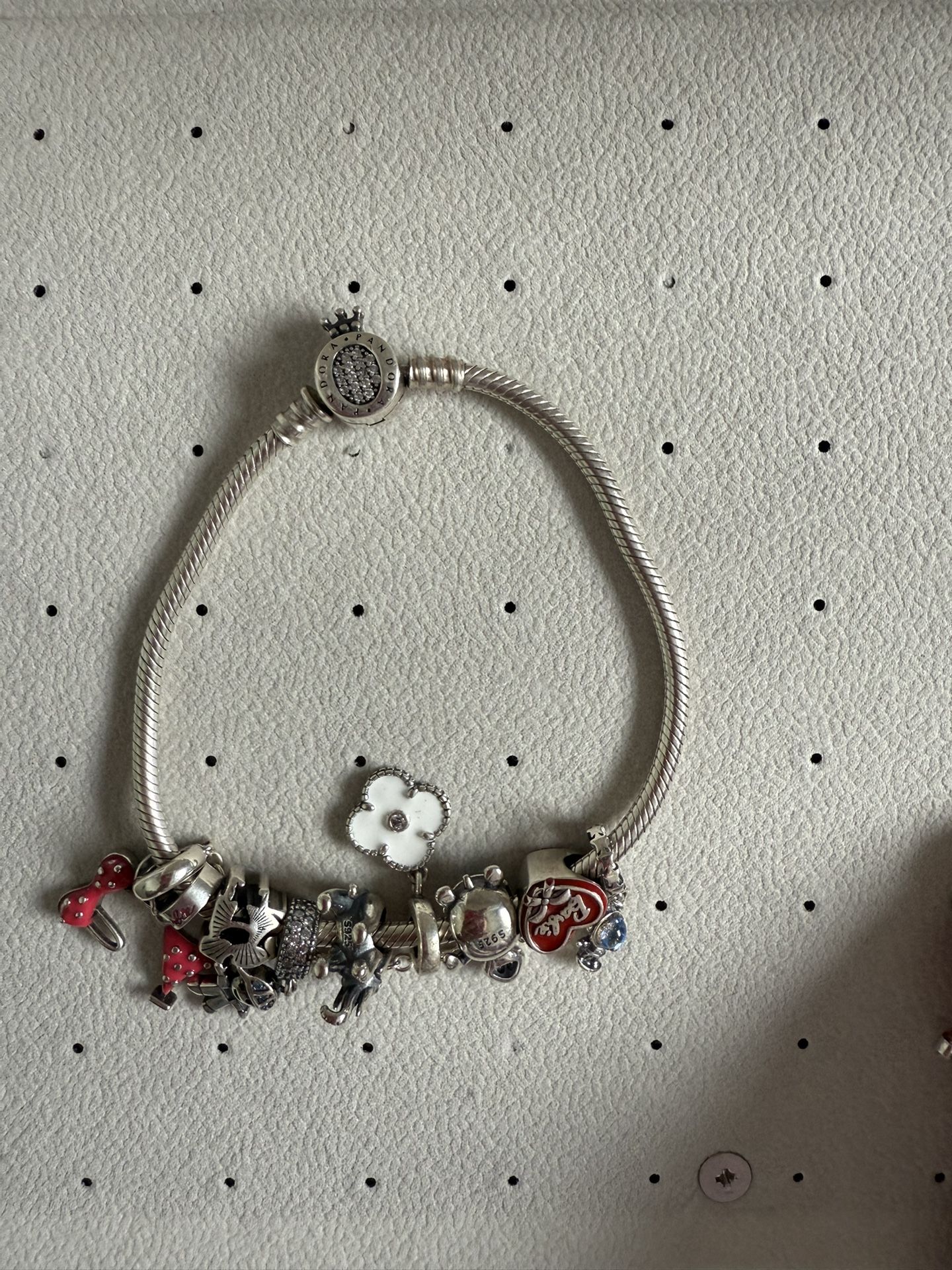 Pandora Junto Con Sus Dijes Charms 😍