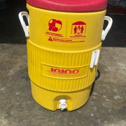 Igloo Water Jug