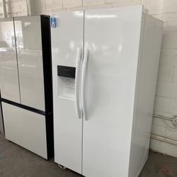 NEW Frigidaire Refrigerator