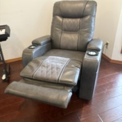 Recliner Chair In Excellent Condition-Electric 