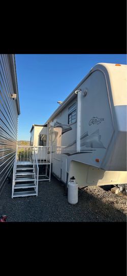 2006 King of the Road Royalite 5th Wheel.