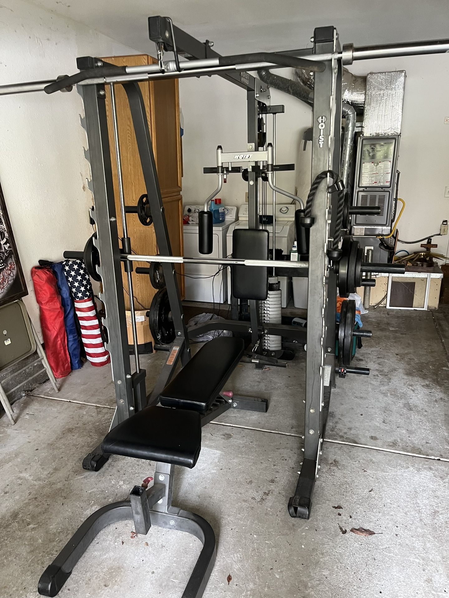 Hoist Smith Machine With lat Pulldown And Dumbbell Rack