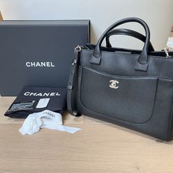 CHANEL Black Neo Executive Large Shopping Tote Bag Crossbody for Sale in  Middletown Township, NJ - OfferUp