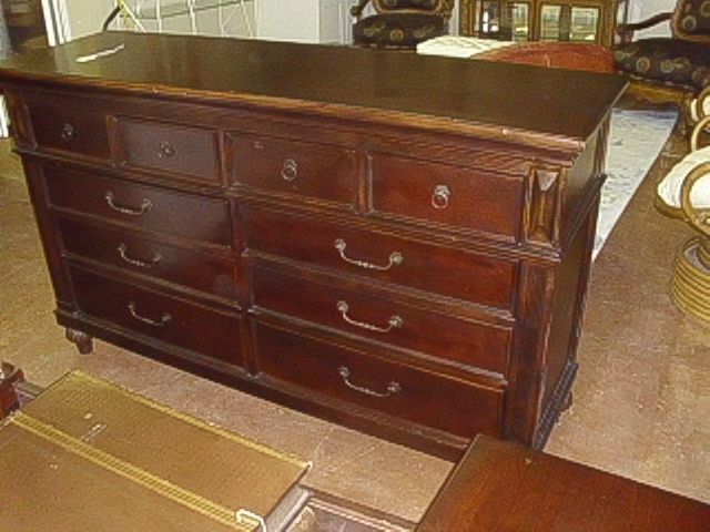 DRESSER
